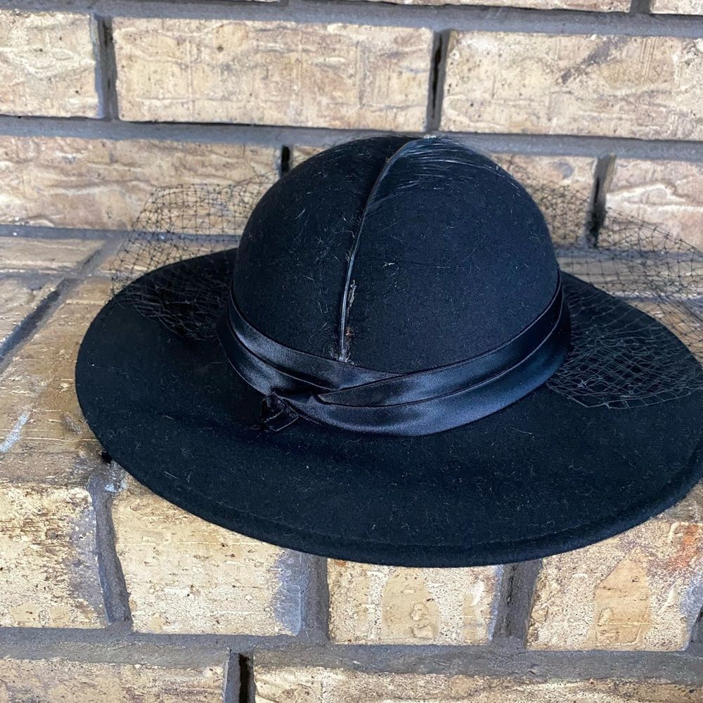 Birdcage back hat - Picture 2 of 5